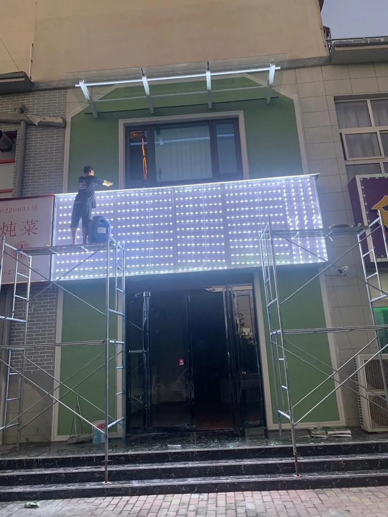 從創意到現實 又一廣告門頭制作完工，施工現場實拍見證匠心